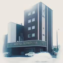 a very big building with cars parked near it