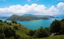 a very pretty view of some water and mountains
