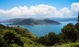 there is a mountain with a lake in the middle