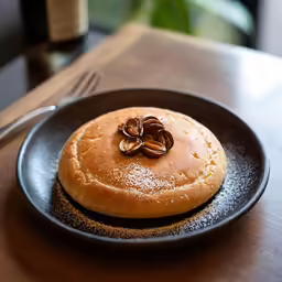 a plate that has some food on it