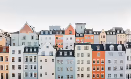 multiple colored buildings are in the middle of a row