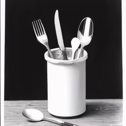 a group of spoons that are sitting inside of a cup
