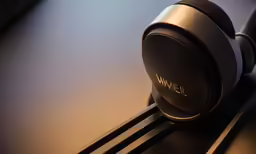 the front and back side of a headphones
