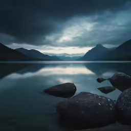 the water has a lot of rocks on it