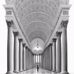 columns and pillars are in the center of an empty building