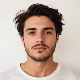 this man has curly hair and a beard
