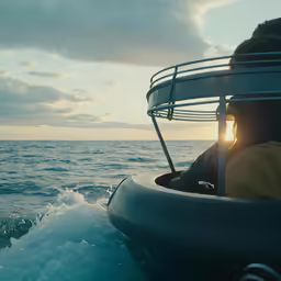 the back end of a boat in the ocean