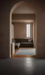a very nice looking room with some windows
