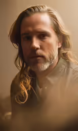 a man is staring straight ahead while posing for a photo