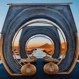 a bridge shaped like a circle with arches extending out from it