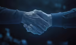 the two people are shaking hands with one other