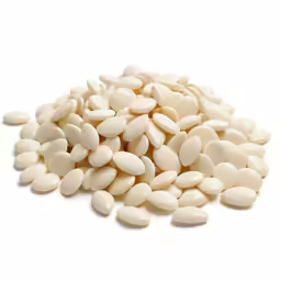a close up of white beans that are unpeeled
